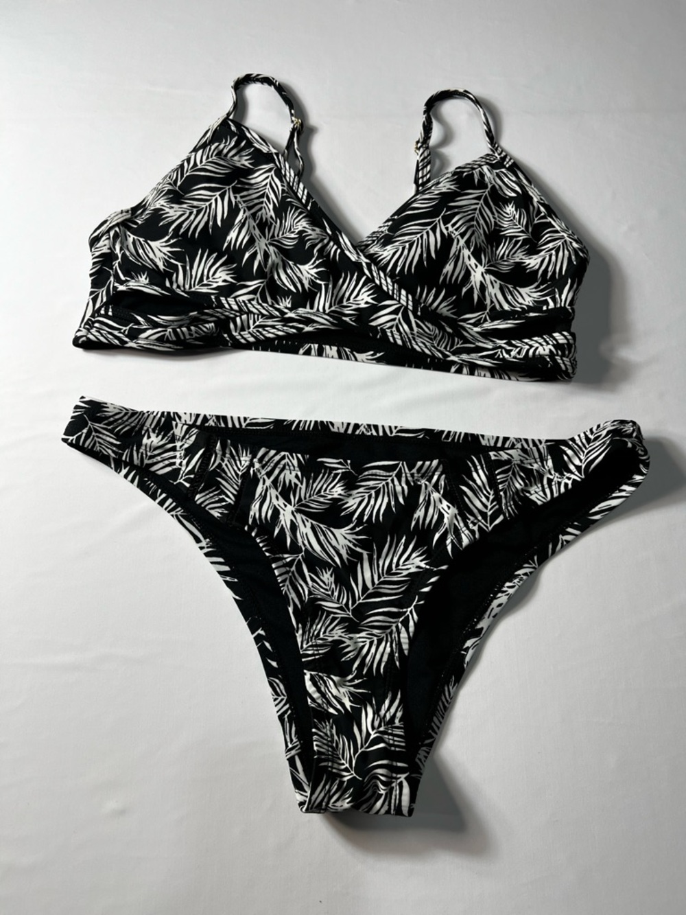 Black & White Palm Leaf Bikini Set - Women's Swim